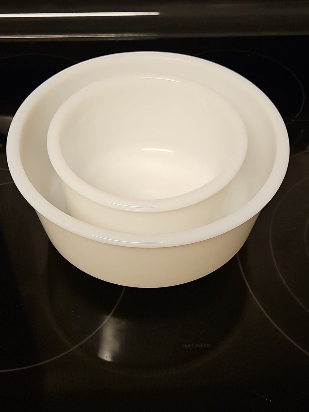 Set Of 2 Vintage Nesting Milk Glass Mixing Bowls Unmarked 9" & 6.5"